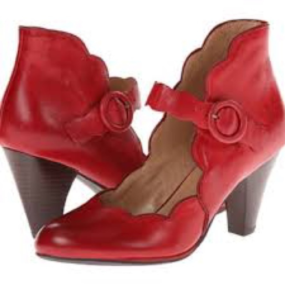 *ISO Red MIz Mooz Carissa*